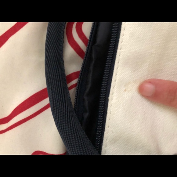 sold // tommy hilfiger duffle bag - Picture 5 of 5